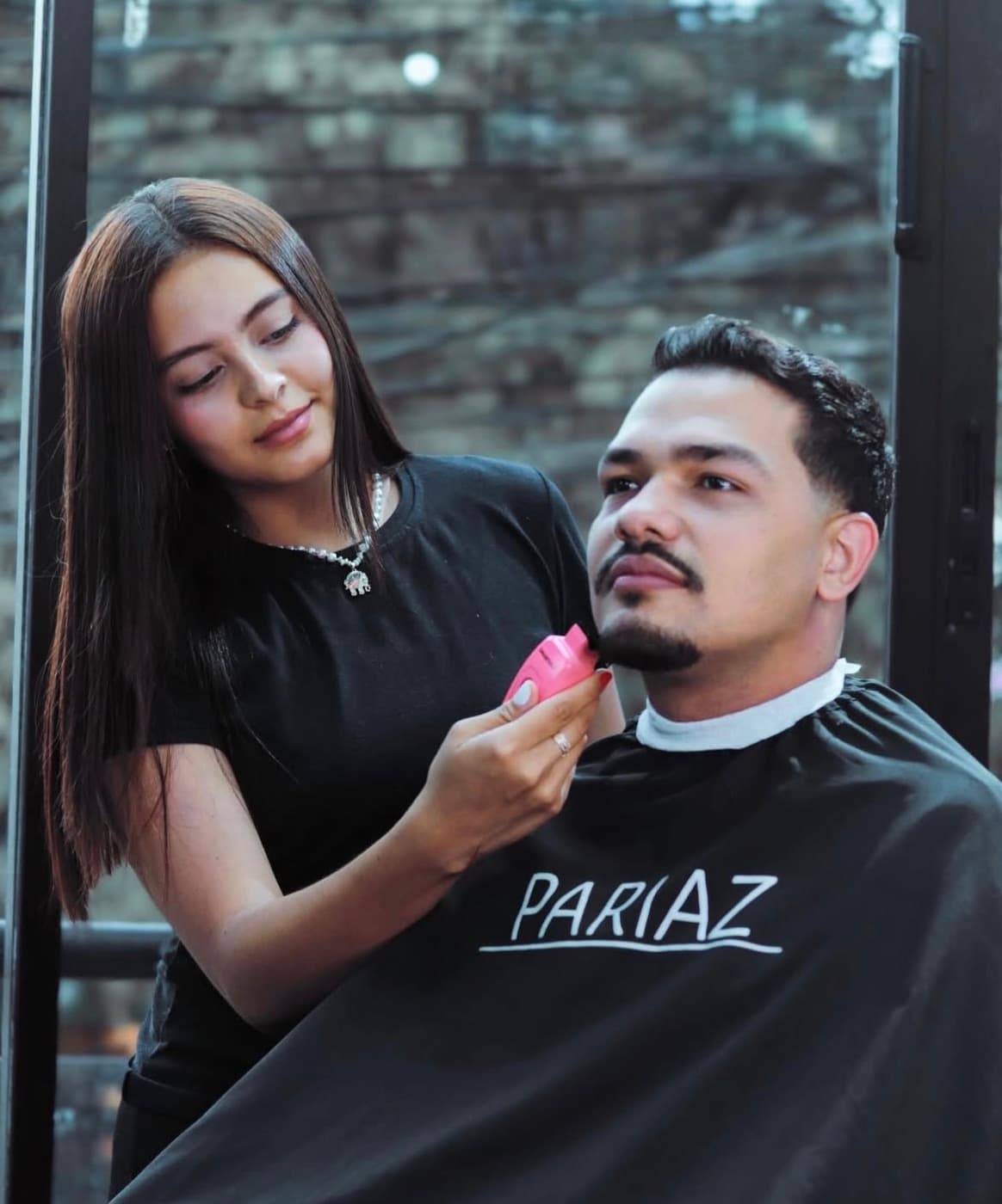 Barbera de Pariaz perfilando una barba