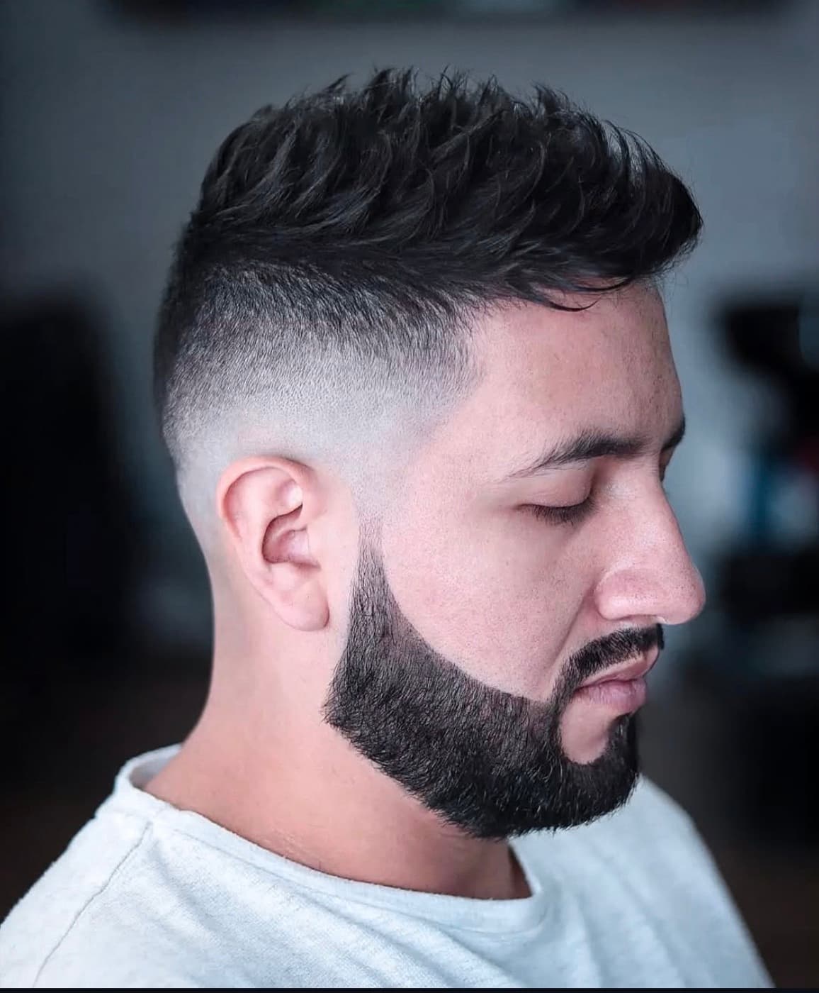 Skin fade con barba perfilada